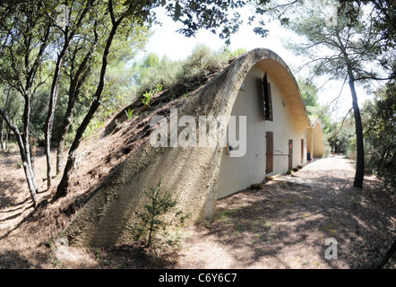 Maison écologique avec toit recouvert en Provence, France Banque D'Images