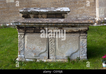 Tombes de Table en raison de à l'église de Saint Michel et de tous les Anges à Leigh Banque D'Images