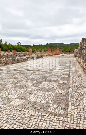 Mosaïques dans la chambre de la Villa Swastika à Conimbriga, le mieux conservé des ruines de la ville romaine au Portugal. Banque D'Images