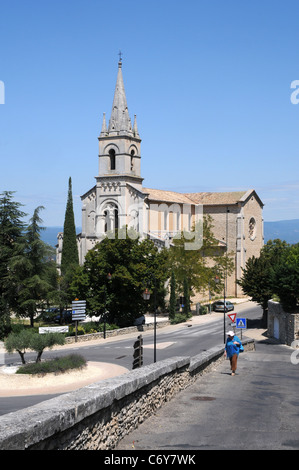 Nouvelle église Eglise neuve construite en 1870 dans la ville de Bonnieux, Vaucluse en Provence, France Banque D'Images