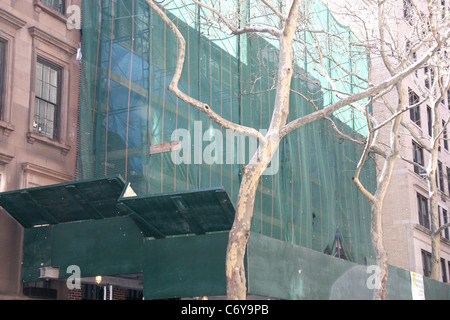 Madonna's nouvelle maison de l'Upper East Side est l'objet de travaux de rénovation importants avant qu'elle se déplace dans. L'échafaudage entourant Banque D'Images