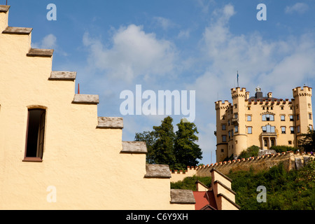 Schwangau casttle in Bayern et crow a toit en détail. Allemagne Banque D'Images