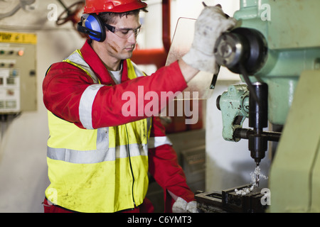 L'utilisation de machines de travail sur plate-forme pétrolière Banque D'Images