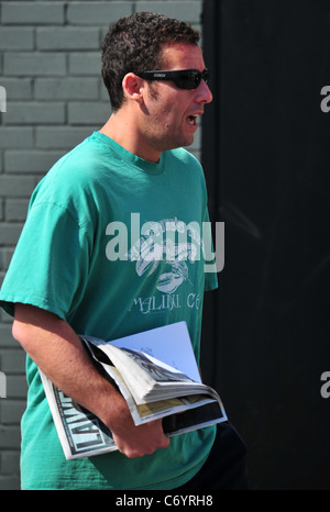 Adam Sandler va pour le déjeuner à Santa Monica avec son épouse Jackie Titone et sa fille Sadie. Los Angeles, Californie, USA - Banque D'Images