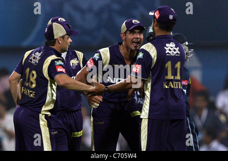 Knight Riders joueurs célébrer après le match contre le boire au cours de la Deccan Chargers Indian Premier League (IPL) 3 Banque D'Images