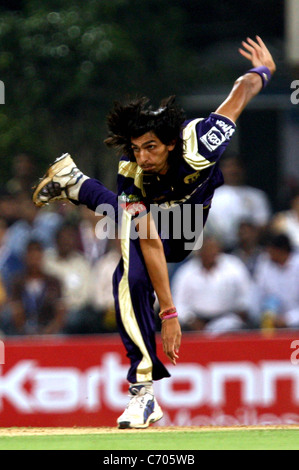 Kolkata Knight riders dvd Ishant Sharma bols pendant le match d'ouverture contre les chargeurs Deccan à l'Indian Premier League Banque D'Images