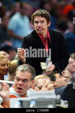 Hawk Eathan célébrités à New York Knicks v Boston Celtics au Madison Square Garden de New York, USA - 06.04.10 : HRC Banque D'Images