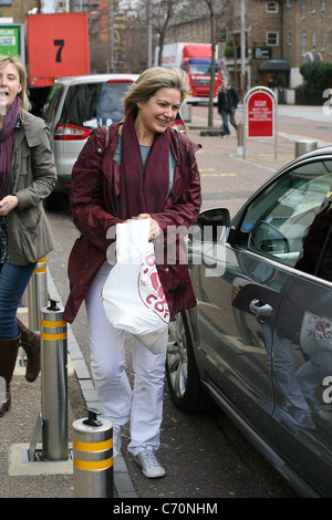 Penny Smith à l'extérieur de l'ITV studios London, England - 26.03.10 Banque D'Images