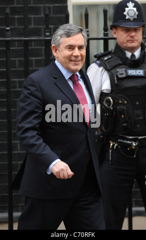 Laisse le premier ministre Gordon Brown au 10 Downing Street pour le premier ministre de sa question. Londres, Angleterre - 07.04.10 Banque D'Images