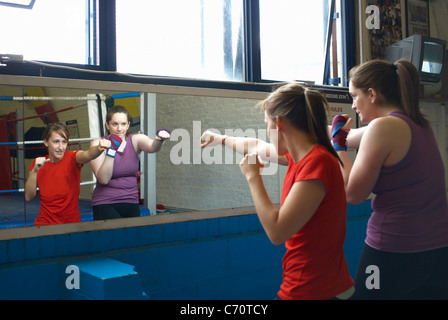 Formation avec l'entraîneur en boxer sport Banque D'Images