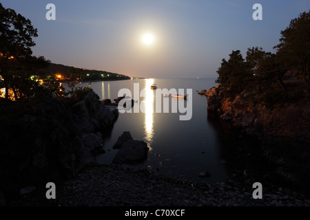 Clair de lune, sur la côte adriatique en Croatie Banque D'Images