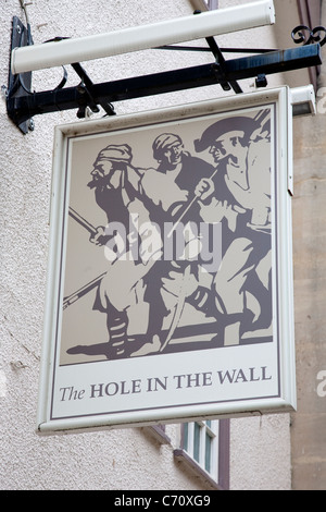 Le trou dans le mur enseigne de pub, Bristol, England, UK Banque D'Images