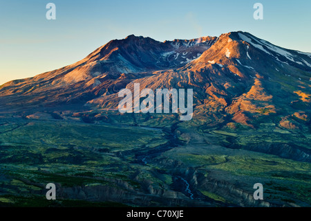 Mont Saint Helens au lever du soleil à partir de la Boundary Trail Mont Saint Helens, Washington Monument Volcanique National. Banque D'Images