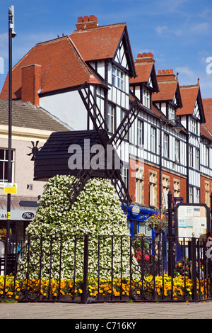 Affichage Floral de Lytham windmill dans la Piazza sur Clifton Street Banque D'Images