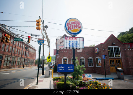 Un restaurant Burger King dans le quartier historique de Great Falls dans la région de Paterson, NJ Banque D'Images