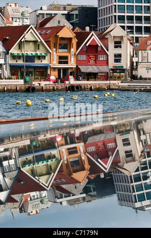 Le port de Stavanger reflétée dans un miroir, la Norvège Banque D'Images