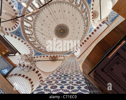 Rustem Pasha : céramique Iznik bleue fête. Cette mosquée est presque entièrement recouverte de carreaux bleus Banque D'Images