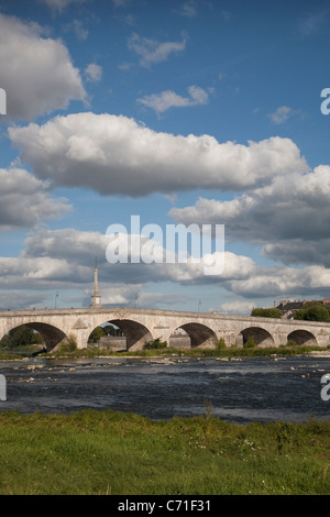 Pont Jacques Gabriel pont ; Loire ; Vallée de la Loire, Blois, France Banque D'Images