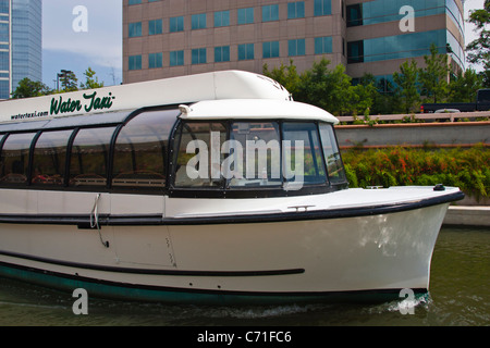 Le Woodlands Waterway et promenade le long de la rivière à The Woodlands, Texas. Banque D'Images