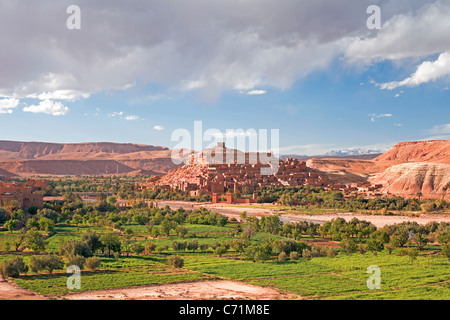 Ville ancienne kasbah d'Ait Benhaddou, Atlas, Maroc, Afrique du Nord Banque D'Images