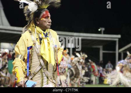 Shakopee Mdewakanton Communauté Sioux Wacipi Pow Wow, Native American Dance Festival - La danse des herbes Banque D'Images