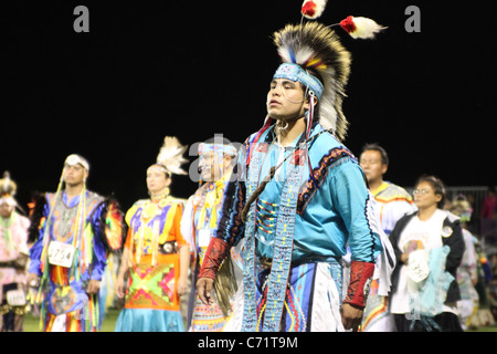 Shakopee Mdewakanton Communauté Sioux Wacipi Pow Wow, Native American Dance Festival - La danse des herbes Banque D'Images