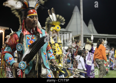 Shakopee Mdewakanton Communauté Sioux Wacipi Pow Wow, Native American Dance Festival - La danse des herbes Banque D'Images