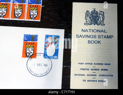 1966 timbres postaux et de l'épargne nationale Stamp Book Le bureau de poste, reconstitution d'un office de poste provincial des années 60 Banque D'Images