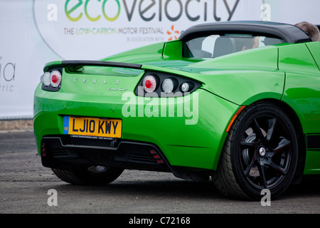 Tesla Roadster Sport convertible supercar verte arrière moteur électrique batterie voiture moteur zéro émission eco vert ecovelocity Batt Banque D'Images