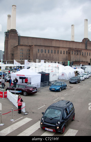 Moteur électrique batterie mia prise moteur car show bleu vert zéro émission eco London Battersea Power Station Banque D'Images