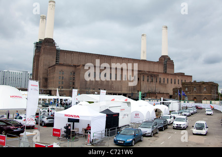 Moteur électrique batterie mia voiture prise moteur zéro émission eco vert ecovolocity Battersea Power Station Londres Angleterre Anglais Banque D'Images