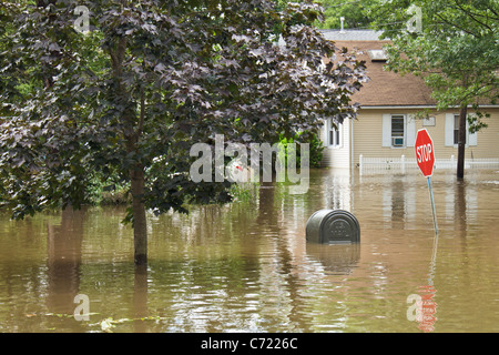 La rivière Passaic inondée après l'ouragan Irène a frappé le nord du New Jersey le 28 août 2011. Banque D'Images