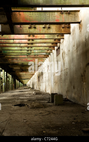 L'intérieur de l'entrepôt délabré à l'abandon Banque D'Images