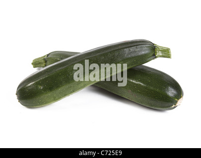 Courgettes cultivées allotissement sur fond blanc Banque D'Images