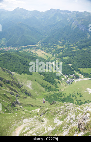 Montagnes Picos de Europa en Fuente De village cantabrique Espagne Banque D'Images