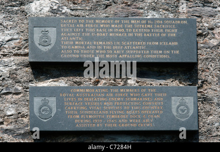 Plaques commémoratives à la mémoire de 204 Squadron Royal Air Force et de la Royal Australian Air Force dans la seconde guerre mondiale à la Mount Batten, Plymouth Banque D'Images