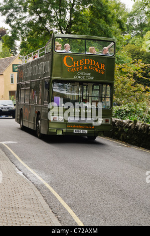 Open top tour bus pour le Cheddar Gorge et grottes Banque D'Images