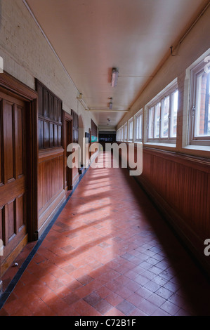 Couloir d'école dans une vieille maison Victorienne, Campbell College, Belfast Banque D'Images