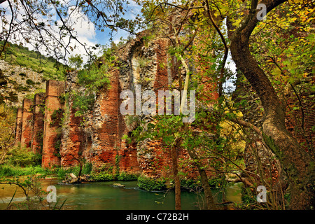 Une partie de l'Aqueduc Romain, à proximité village Aghios Georgios, sur les ressorts de la rivière Louros, Preveza, Épire, Grèce Banque D'Images