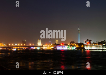 Riverside du Nil par nuit au Caire Egypte Banque D'Images