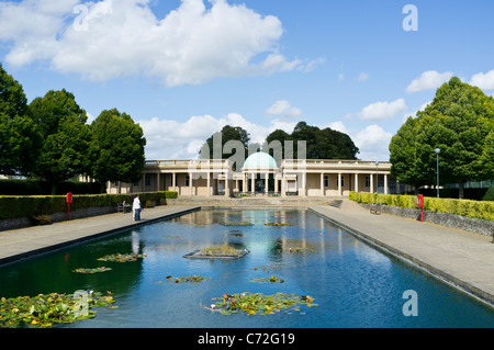 Lily Pond Park Eaton Norwich, Norfolk avec kiosque. Banque D'Images