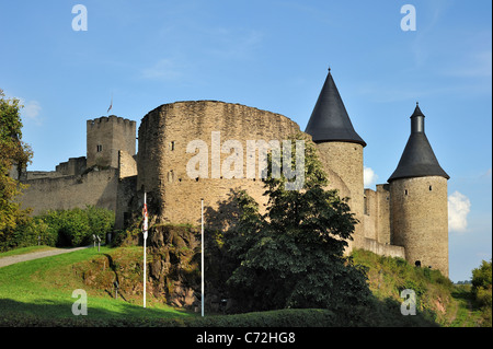 Ruines du château médiéval de Bourscheid, Luxembourg Banque D'Images