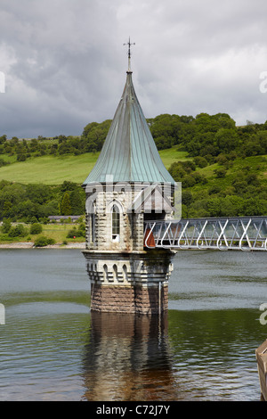 Tirer à tour de réservoir Pontsticill, près de Merthyr Tydfil, au Pays de Galles, Royaume-Uni Banque D'Images