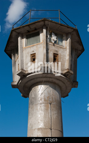 Tour Ronde RDA sous le soleil de la lumière, debout dans l'ancien Berlin-Est. Banque D'Images