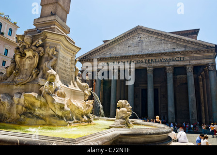 Rome, Italie. La Piazza della Rotonda, la Fontana e obélisque et le Panthéon. Banque D'Images
