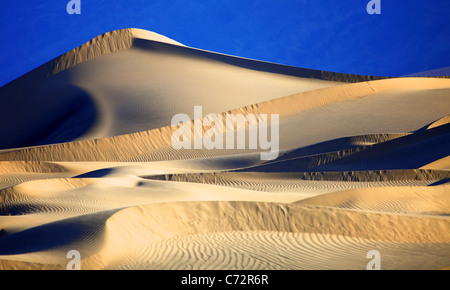 De belles formations de dunes de sable dans la Death Valley en Californie Banque D'Images