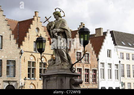 Statue de Saint John de Nepomucen, Nepamucenus Bridge, Bruges, Belgique Banque D'Images