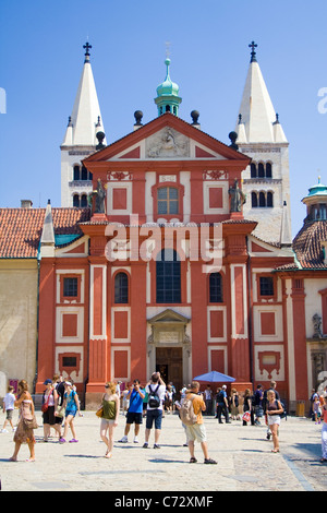 La Basilique St George, le château de Prague, le quartier du château, Hradcany, Prague, République Tchèque, Europe Banque D'Images