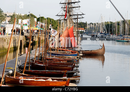 Port de plaisance de Vannes, Phoenix (Portsmouth), bateau viking, Semaine du golfe du Morbihan (Bretagne, France). Banque D'Images