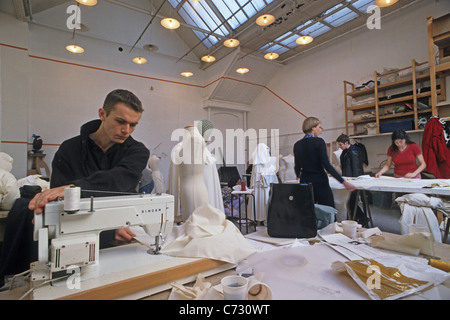 Ecole Nationale Supérieure des Beaux Arts Ensb-a l'École Nationale des Beaux-arts de Paris fashion design class Paris France Europe Banque D'Images